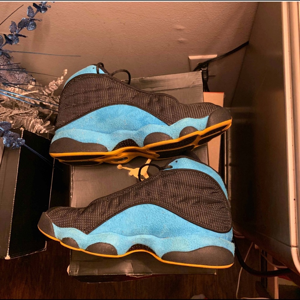 Shoes - Picture 2 of 5